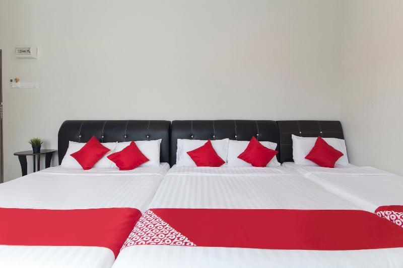 Oyo 702 D View Hotel Mersing Exterior photo
